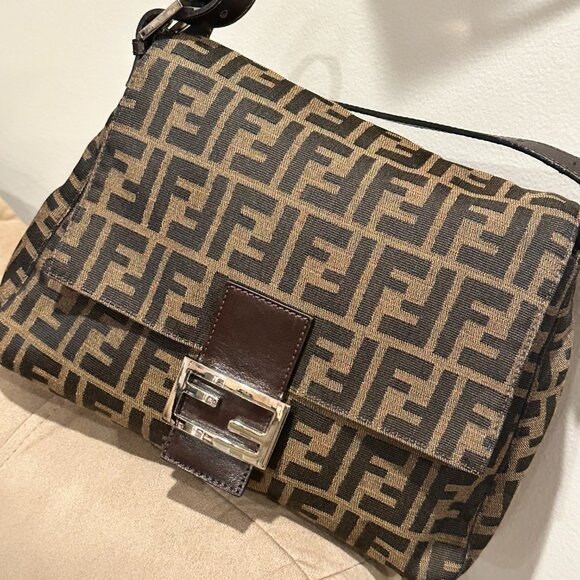 Authentic Fendi Zucca Mama Baguette – Excellent Condition - Picture 9 of 10